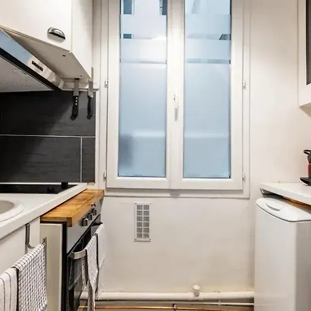 Spacious Bright In Montmartre