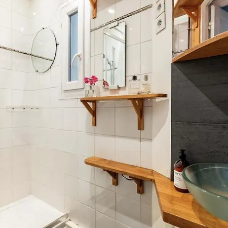 Apartment Spacious Bright In Montmartre Paris