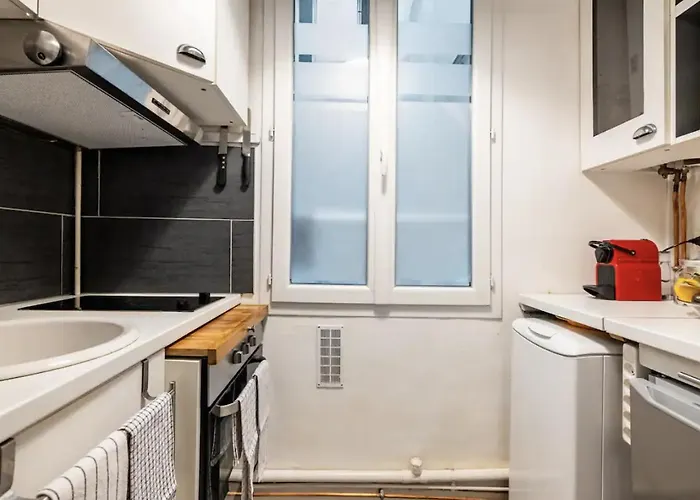 Spacious Bright In Montmartre